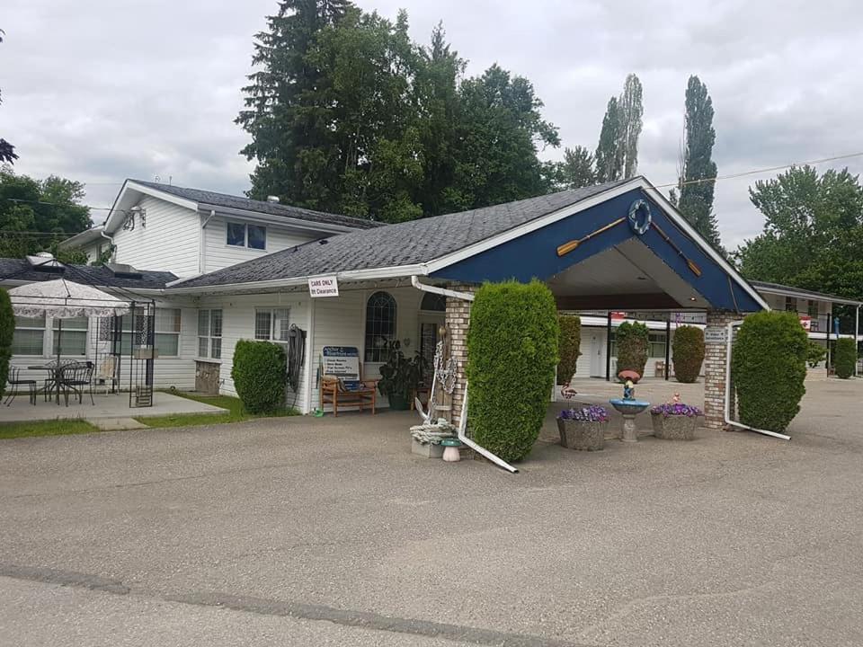 سيكاموس Anchor Riverfront Motel المظهر الخارجي الصورة