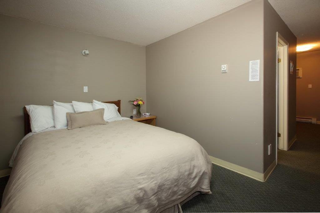 سيكاموس Anchor Riverfront Motel المظهر الخارجي الصورة