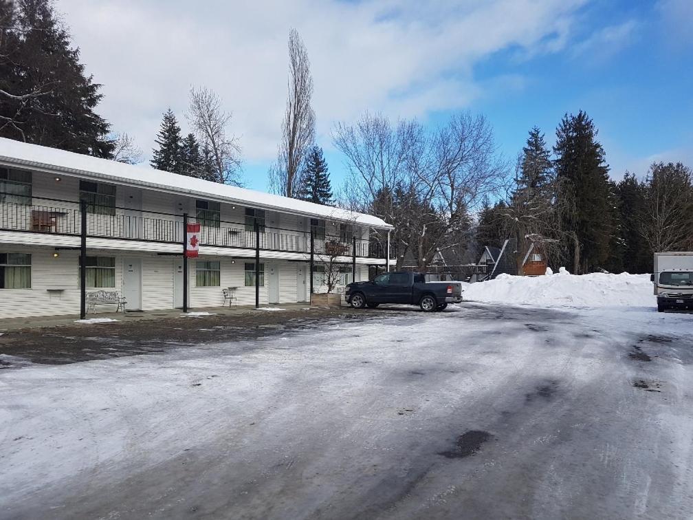 سيكاموس Anchor Riverfront Motel المظهر الخارجي الصورة