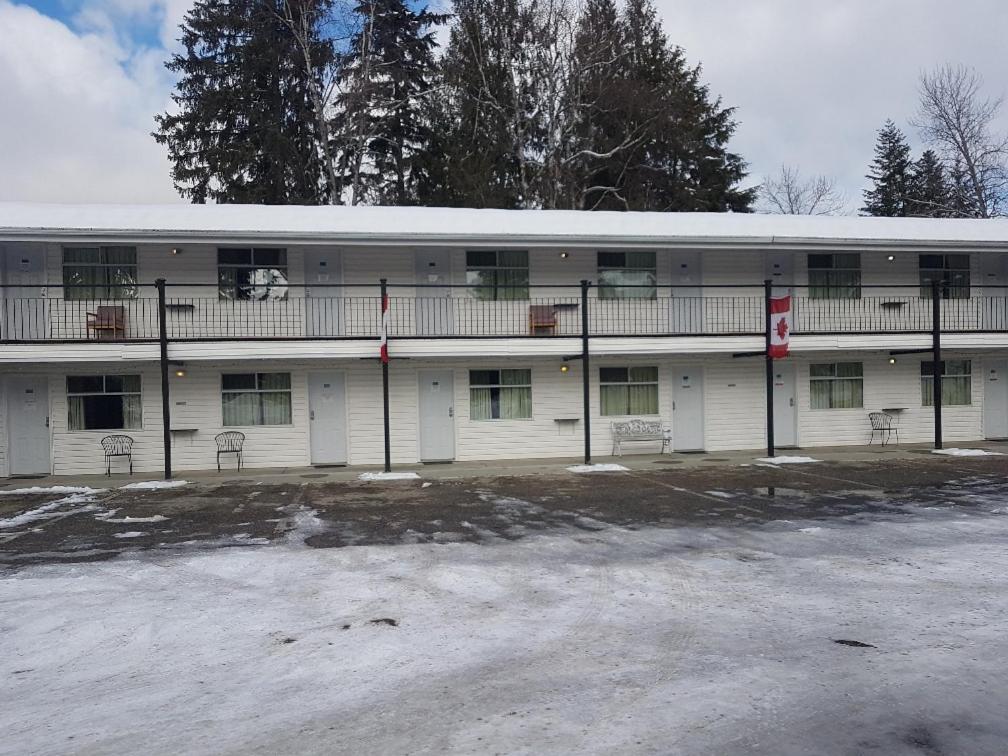سيكاموس Anchor Riverfront Motel المظهر الخارجي الصورة
