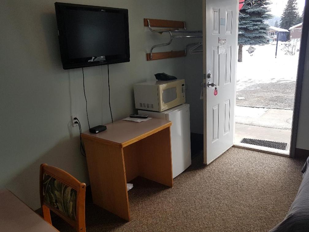سيكاموس Anchor Riverfront Motel المظهر الخارجي الصورة