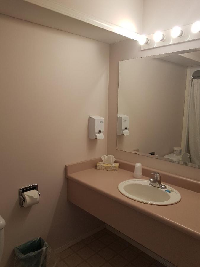 سيكاموس Anchor Riverfront Motel المظهر الخارجي الصورة